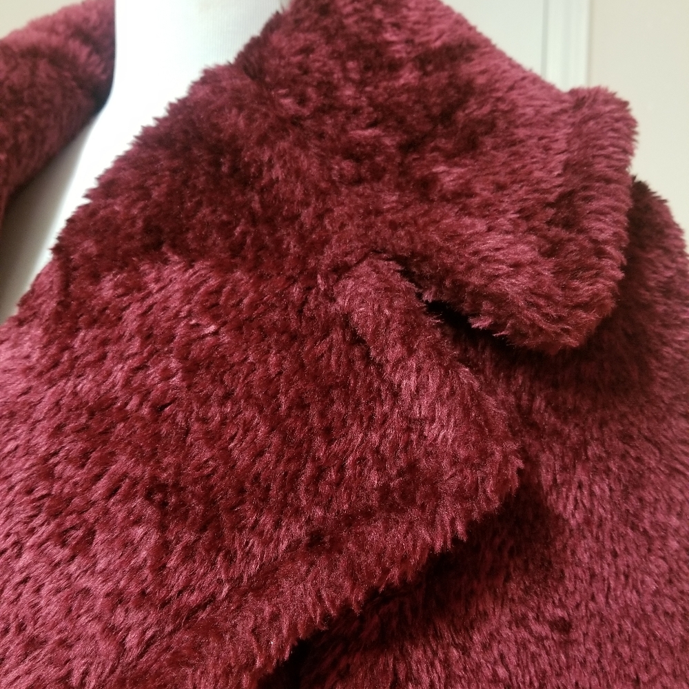 🆕️⬇️🎉HOST PICK🎉 French Connection Burgundy Vegan Fur Coat - Picture 10 of 12